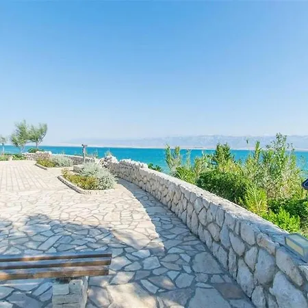 Libertas Near Queen Beach- By Ta Leut Agency