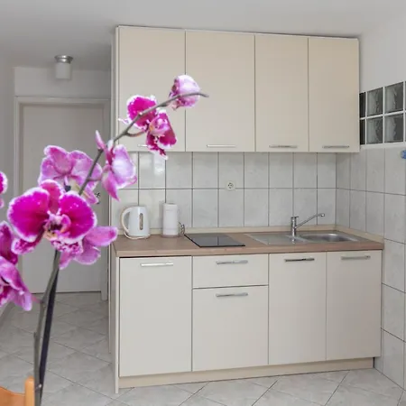Libertas Near Queen Beach- By Ta Leut Agency *