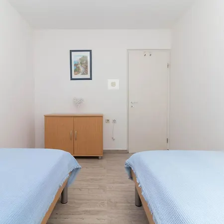 Apartment Libertas Near Queen Beach- By Ta Leut Agency
