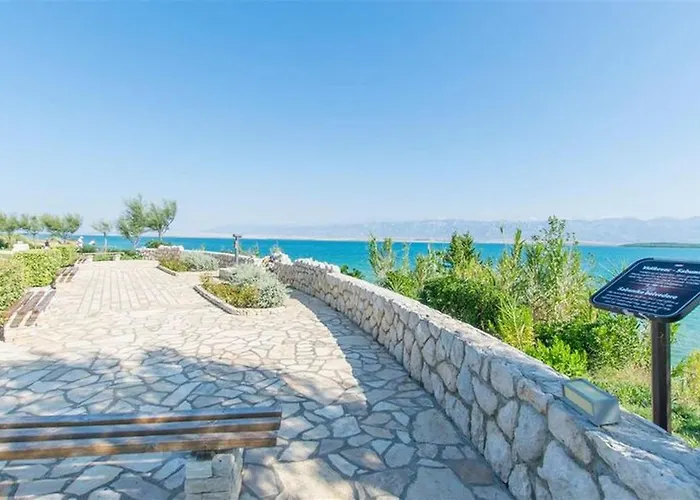 Libertas Near Queen Beach- By Ta Leut Agency