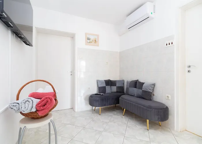 Appartement Libertas Near Queen Beach- By Ta Leut Agency Privlaka (Zadar)